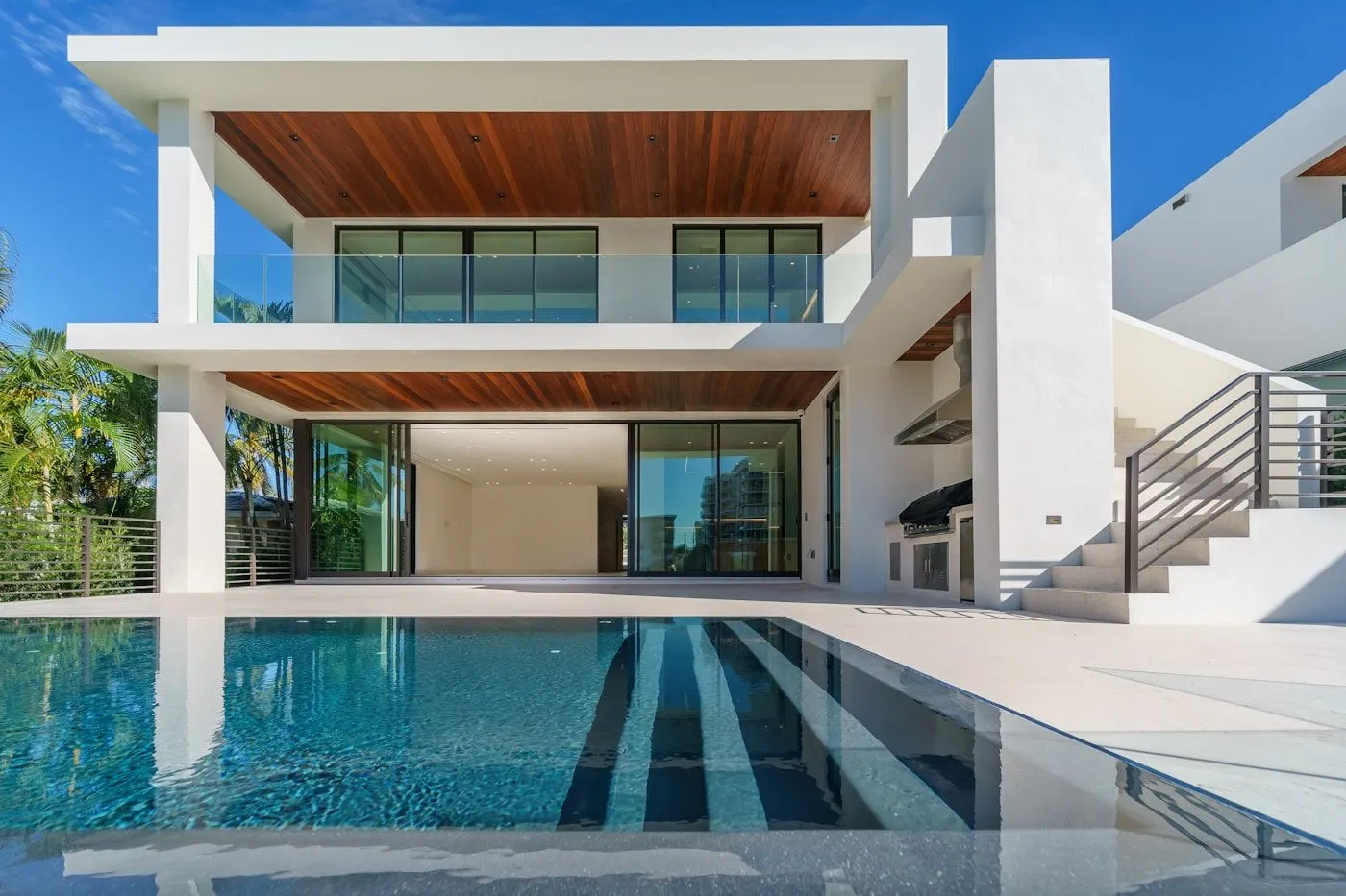 Villa avec piscine — valorisation locative et standing sur le littoral